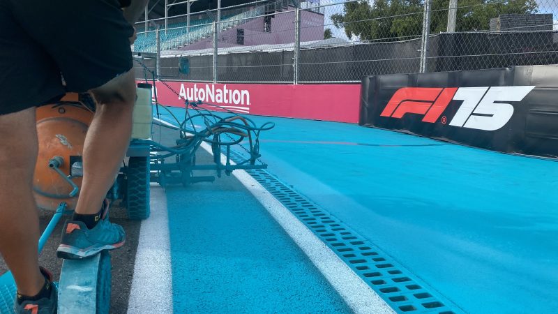 F1 circuit preparation roadgrip