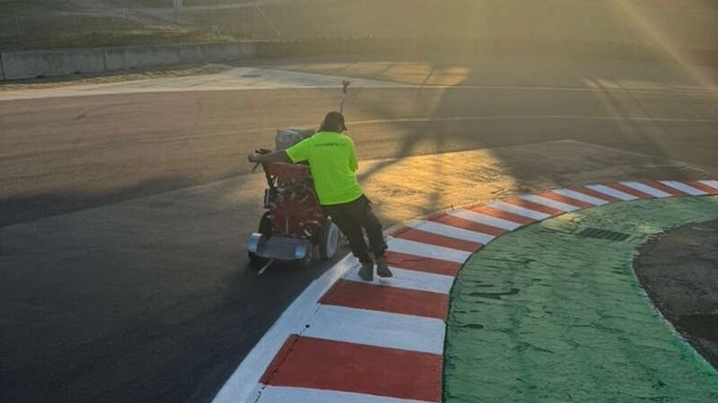 Painting the corkscrew at Luguna