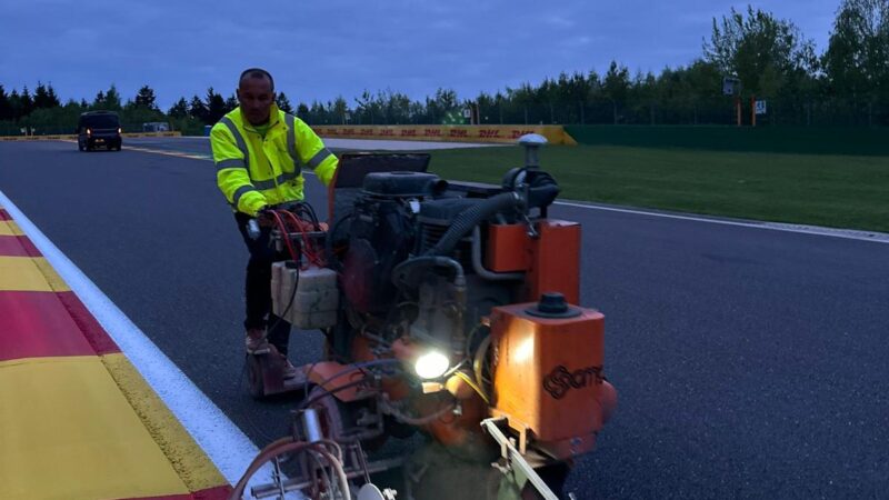 circuit line marking roadgrip