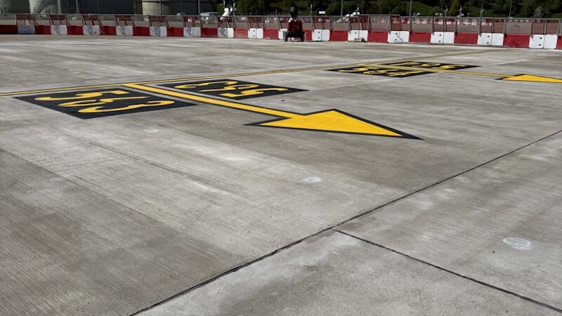 gatwick airport taxiway marking