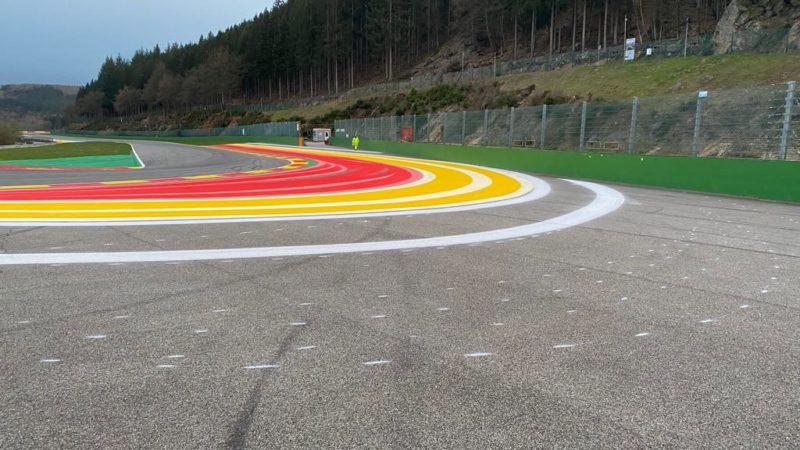 how to paint a racing circuit roadgrip