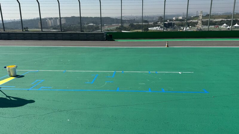 installing aponsor graphics to race track