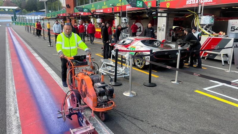 line marking pit lane roadgrip