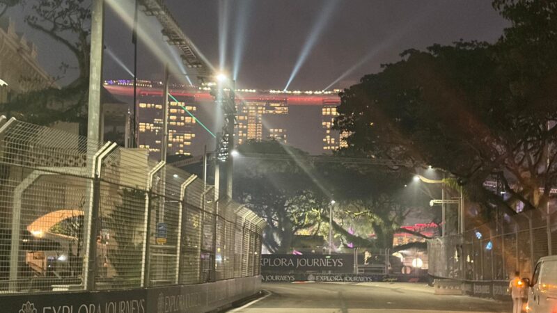 marina bay street circuit at night