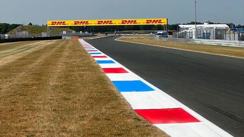 motorsport edge line painting roadgrip