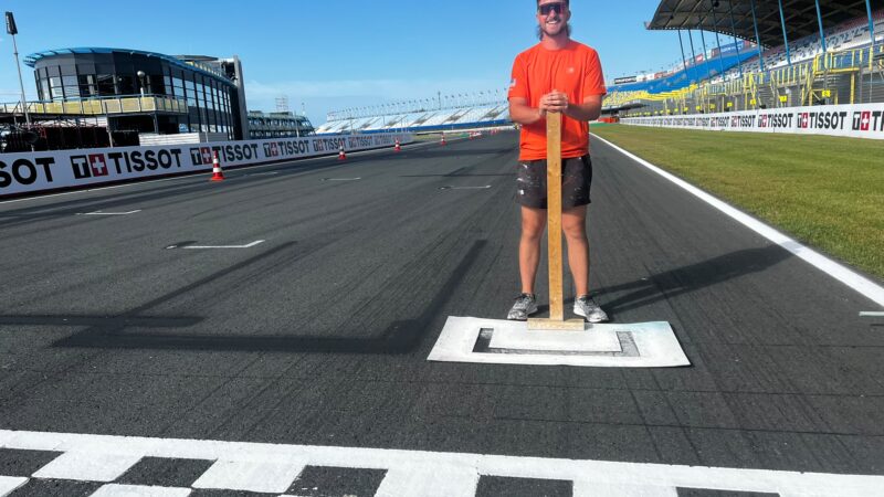 painting a starting grid motorsport
