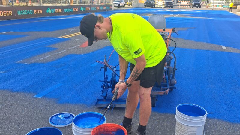 painting freedom 250 race track