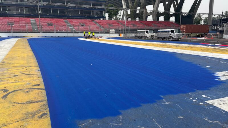 painting singapore's streets for F1