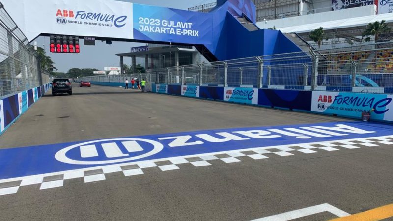 race track sponsor branding painting roadgrip