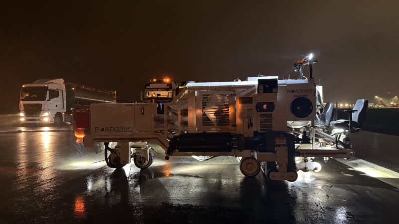 runway grooving vehicle roadgrip