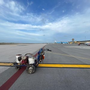 runway painting curacao roadgrip