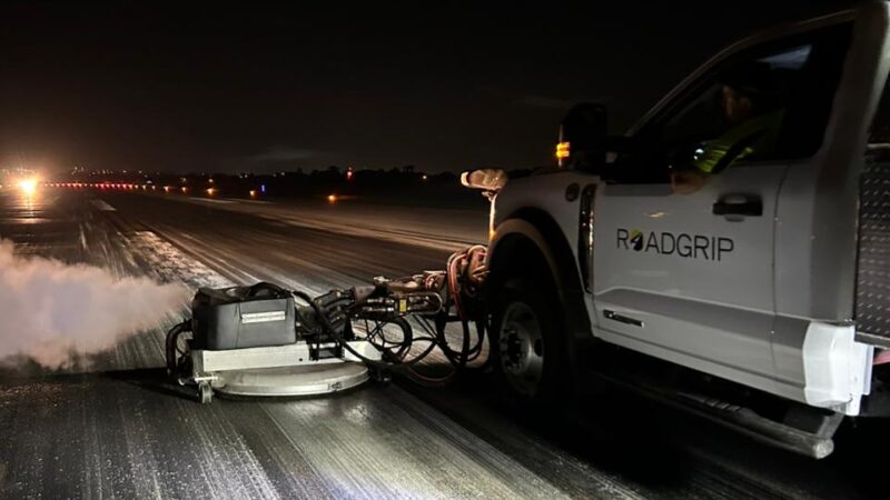 runway rubber removal
