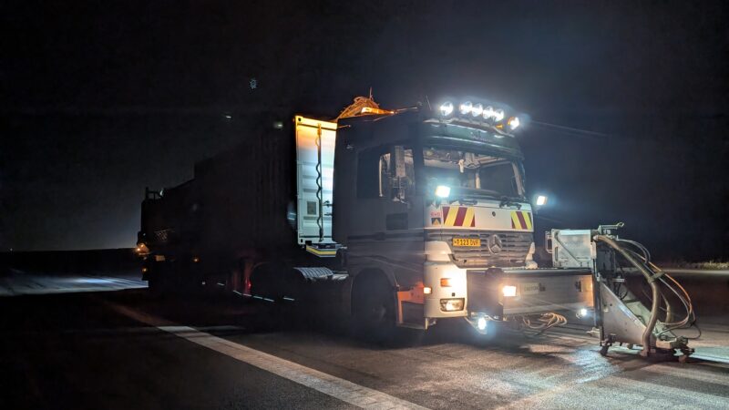 runway rubber removal machine