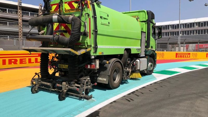 saudi F1 circuit cleaning roadgrip