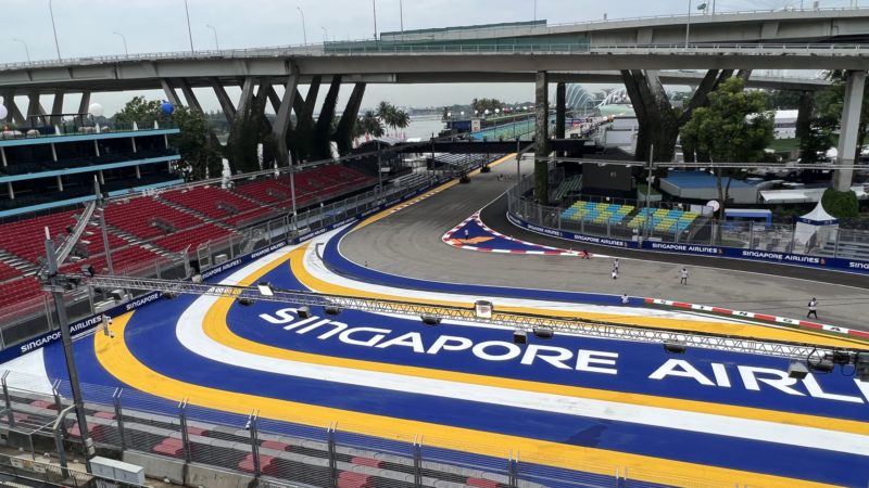 singapore airlines branding f1 roadgrip