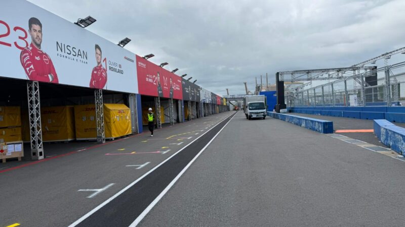 tokyo circuit pit lane installation