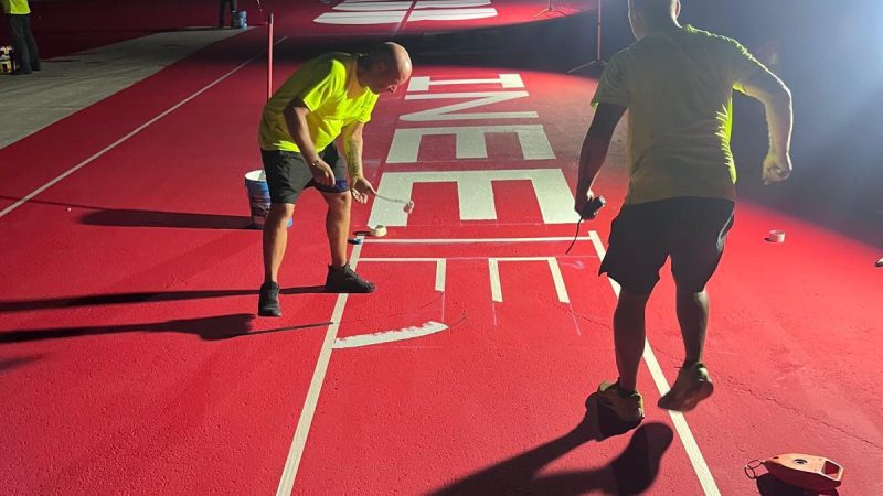 track branding fornula e logo installation