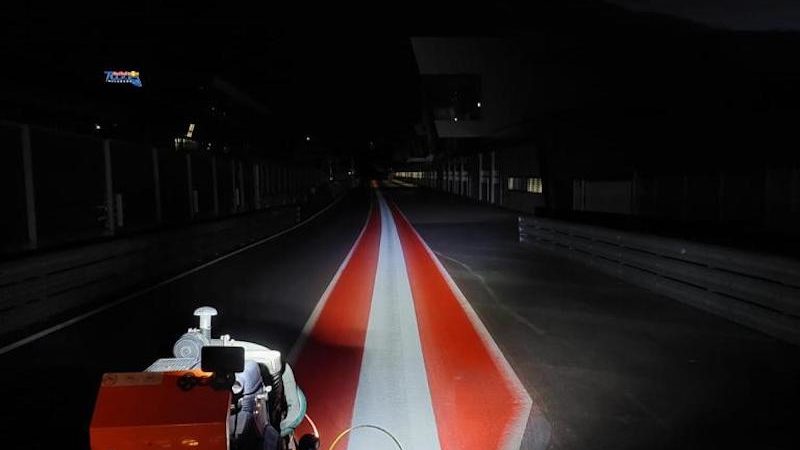 track marking at night roadgrip