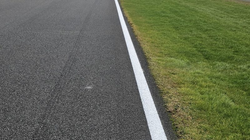 white line painting mallory park